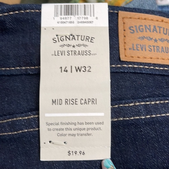 Levi’s Denin Capri - Picture 5 of 9